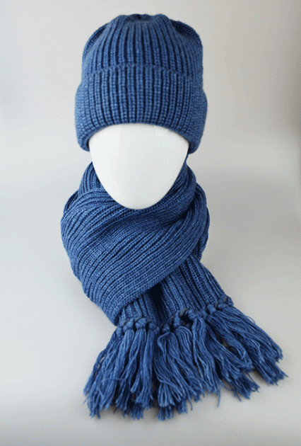 Вязаный шарф с кистями голубой